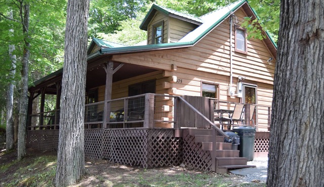 3-bedroom cabin at Norris Lake, Sleeps 8 WiFi Lake access Covered boatslip