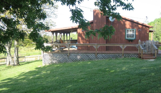 3 Bedroom Cabin at Autumn Dancer Llama Farm.Pet Friendly.Fenced Yard