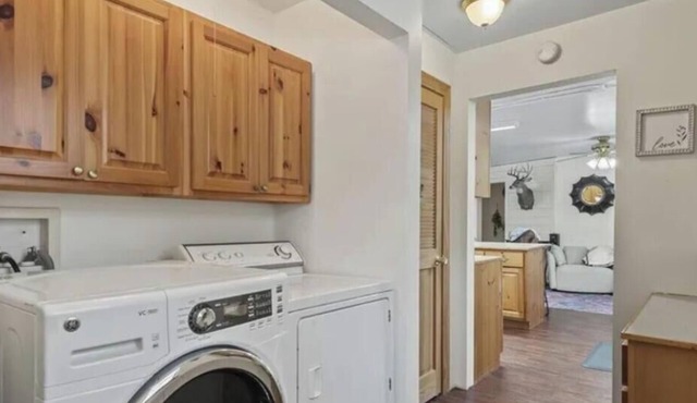 3-bedroom cabin in brilliant Pittsfield with cozy charm