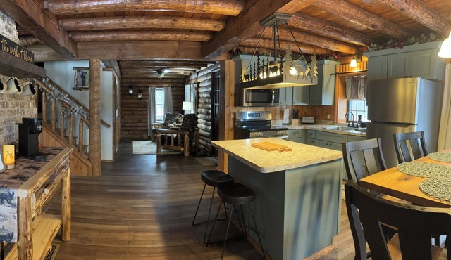 3-bedroom cabin in country setting with AC, WiFi, 15-20 min. to local wineries.