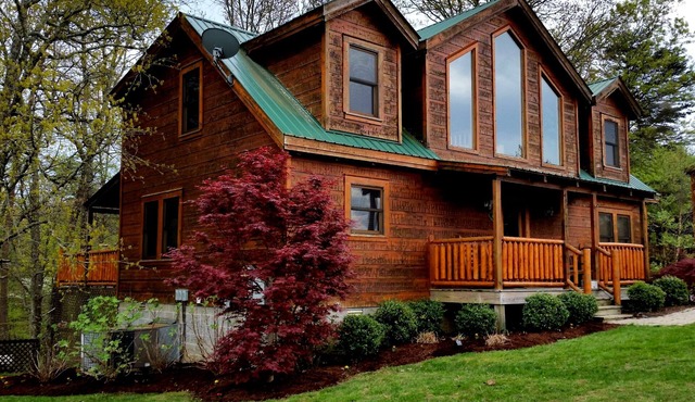 3 BEDROOM CABIN IN GATED COMMUNITY CLOSE TO FALL CREEK FALLS STATE PARK!