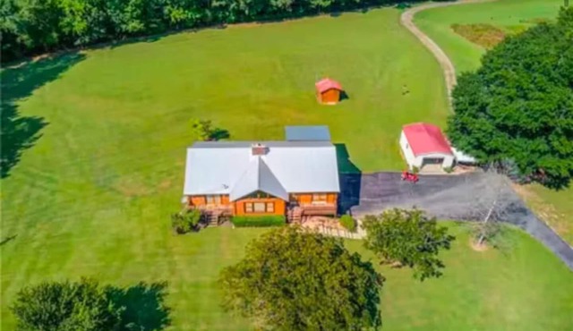 3-bedroom cabin in tranquil Loganville with comfort and 11 acreages of privacy!