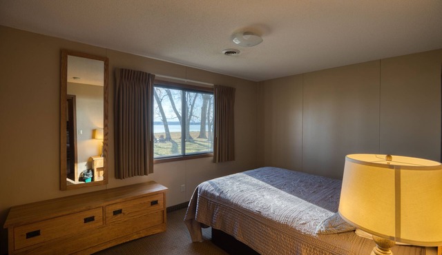 3 Bedroom Cabin- Lewis and Clark Resort
