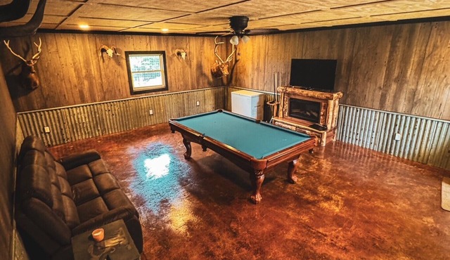 3-bedroom cabin located in Steuben County home of 101 lakes!