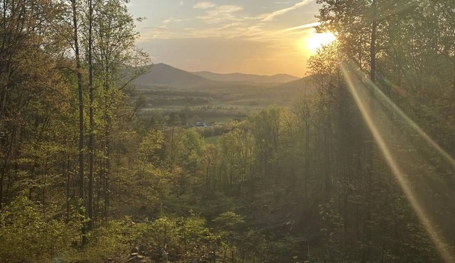3 Bedroom Cabin near SNP with views!