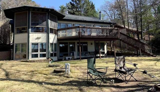 3-bedroom Cabin on Crystal Clear Blueberry Lake