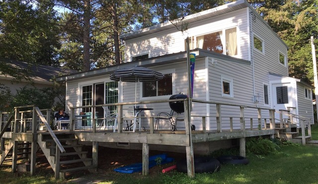 3 Bedroom Cabin On Long Lake, steps from water
