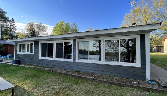 3 Bedroom Cabin on the lake with Recreational trail access