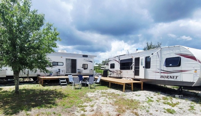 3-bedroom campground in charming River Ranch with AC sleeps 8