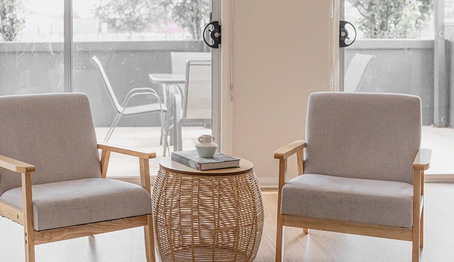 3 bedroom CBD townhouse overlooking tennis courts