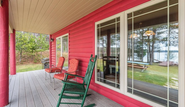 3-bedroom Cedaroma Lakefront home 10 in St Germain with WiFi, AC.