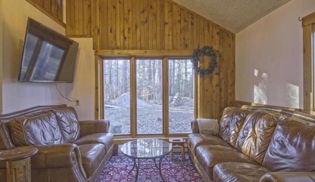 3-bedroom chalet in beautiful Hatley with WiFi