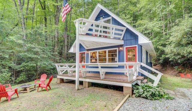 3-bedroom chalet in marvelous Whittier with fireplace, private balcony