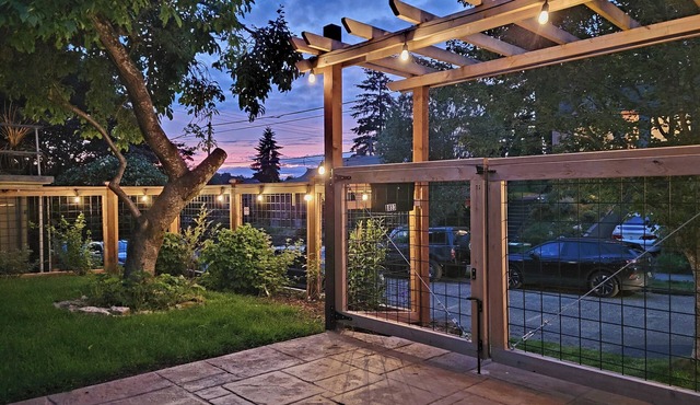 3-Bedroom Charming Craftsman Retreat in the Heart of Green Lake