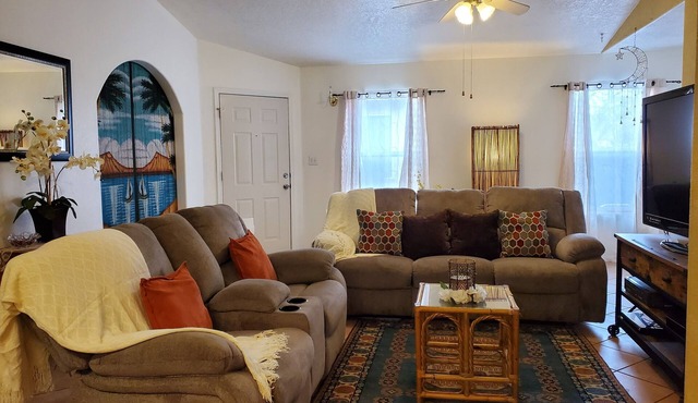 3 Bedroom Charming home in Gated a Community