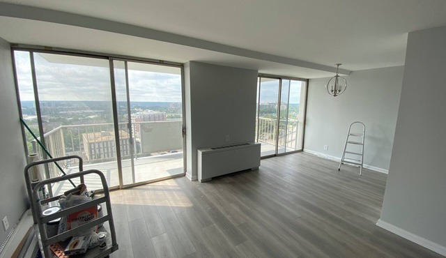 3-bedroom condo in charming Alexandria with fitness room, AC. Live it up