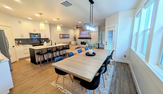 3-bedroom condo in charming Cascade with Hot Tub & Stunning River Views