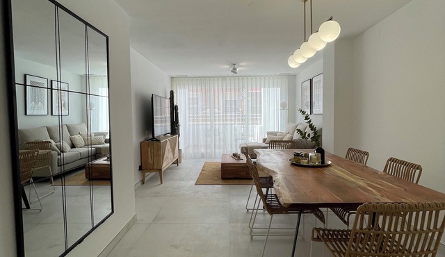 3-bedroom condo in amazing Torrevieja with AC, WiFi