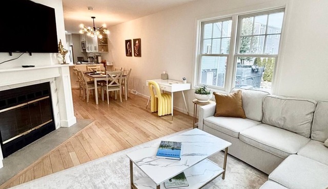 3-bedroom condo in fantastic Greenwich with cool AC unit A
