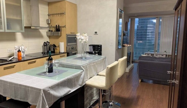 3-bedroom condo in marvelous Toronto with fitness room, AC, ACC,Union Stn,PATH