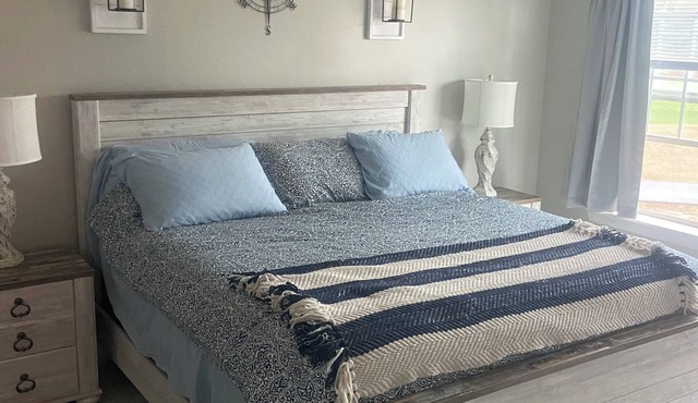 3-bedroom condo in Myrtle Beach with AC. Gorgeous view of the Wizard golf course