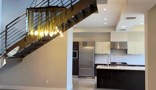 3-bedroom condo in wonderful Santa Monica with AC