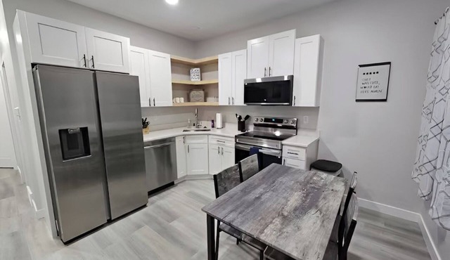 3-bedroom Condo in Spirit Lake with AC, WiFi, two large TVs, close to the lake