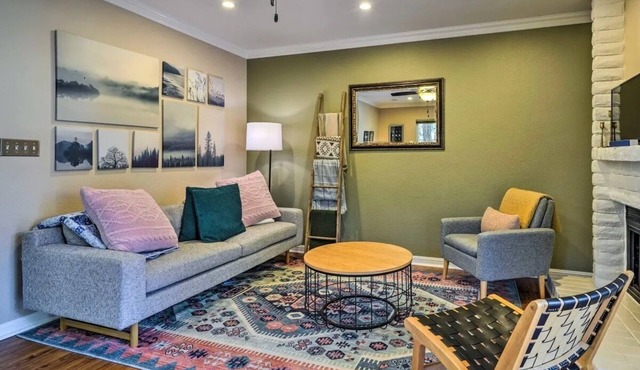 3-bedroom condo in walkable Walnut Creek with AC and tennis/hot tub/pool