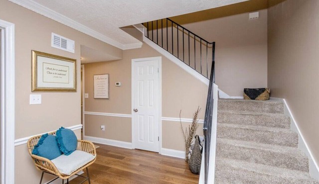 3-bedroom condo in welcoming Augusta. 2.6 Miles from Master's Golf Tournament.