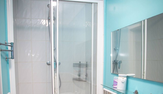 3 Bedroom Cosy and Spacious House for 6