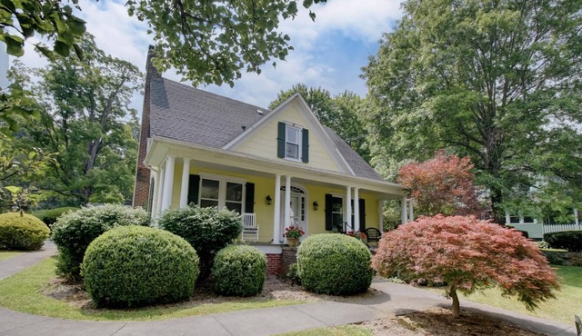 3 Bedroom Cottage in the Heart of Hot Springs