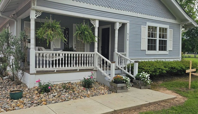 3-bedroom Cottage in the small Country town of Trinidad! Eat/Swim/Relax! REPEAT!