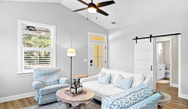3-bedroom cottage in Port Royal with Outdoor Patio and Fire Pit