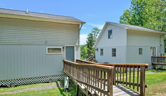 3 Bedroom Cottage that sleeps 10 minutes from Cooperstown on Otsego Lake