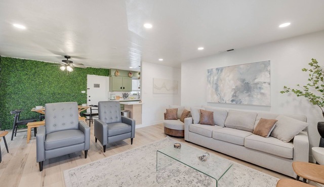 3-bedroom cottage unit in charming Folsom