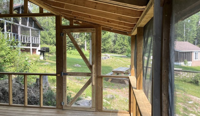 3 Bedroom Cottage - Vaulted Ceilings and 1 bathroom - Olive the Lake Cottage #3