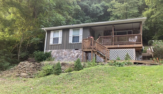 3 Bedroom Cottage with riverfront in New River Gorge