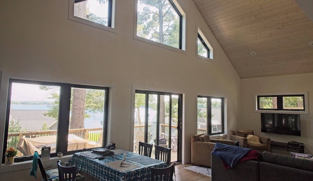 3-bedroom cottage with WiFi, AC at Big Star Lake, Near Hunting & Fishing