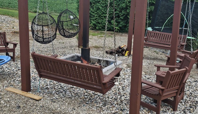 3 Bedroom - Country Hideaway with Local Charm