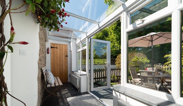 3-Bedroom Countryside Cottage Close to North Devon's Beaches and Exmoor, with onsite games room