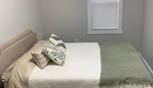 3-bedroom cozy apartment in quaint New York Mills with AC, washer and dryer.