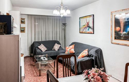 3 Bedroom Cozy Apartment In Montalbán
