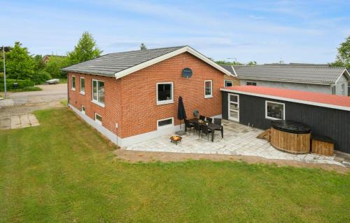 3 Bedroom Cozy Home In Sønder Felding