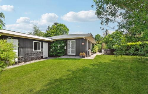 3 Bedroom Cozy Home In Dronningmølle