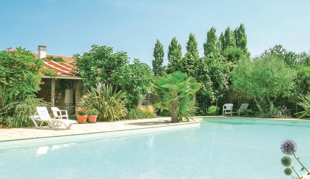 3 bedroom cozy home in La Jonchere