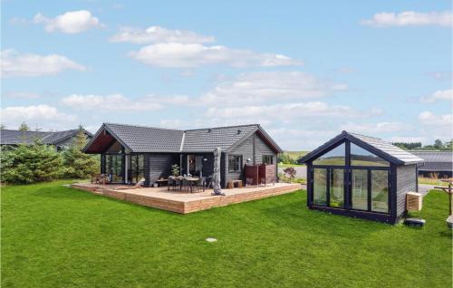 3 Bedroom Cozy Home In Aakirkeby