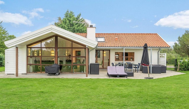 3 bedroom cozy home in Bogø By