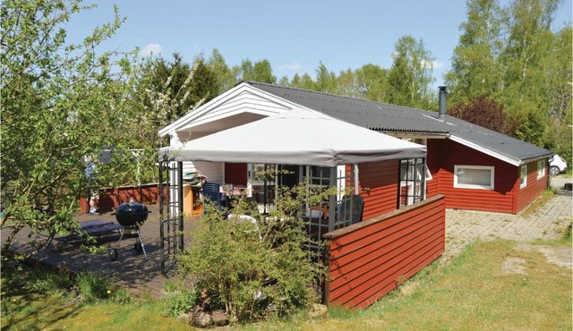 3 Bedroom Cozy Home In Fårvang