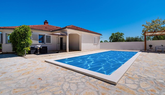 3 bedroom cozy home in Brisevo