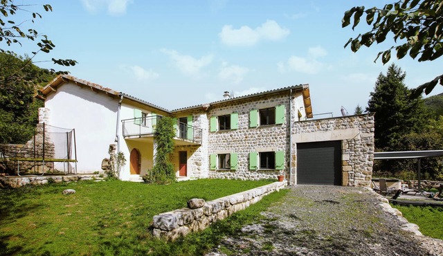 3 bedroom cozy home in Mayres